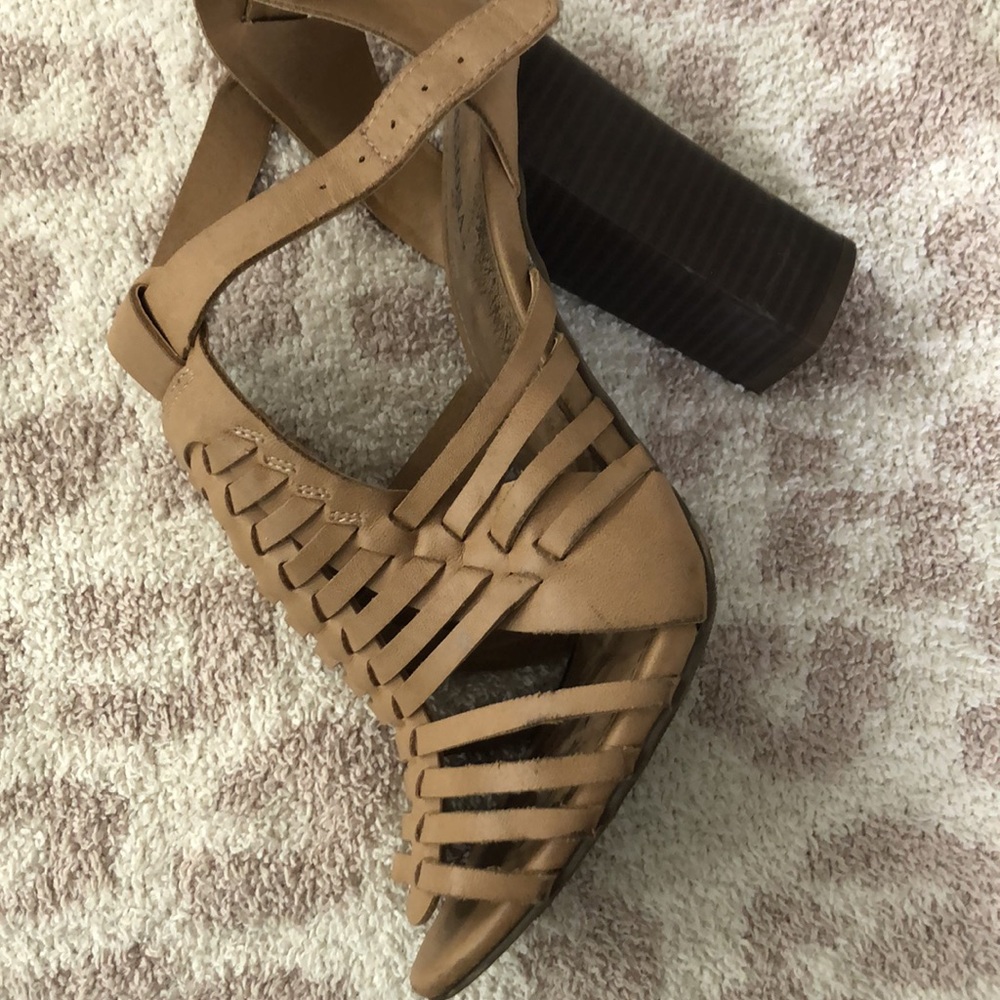 Target Heels - Picture 3 of 4
